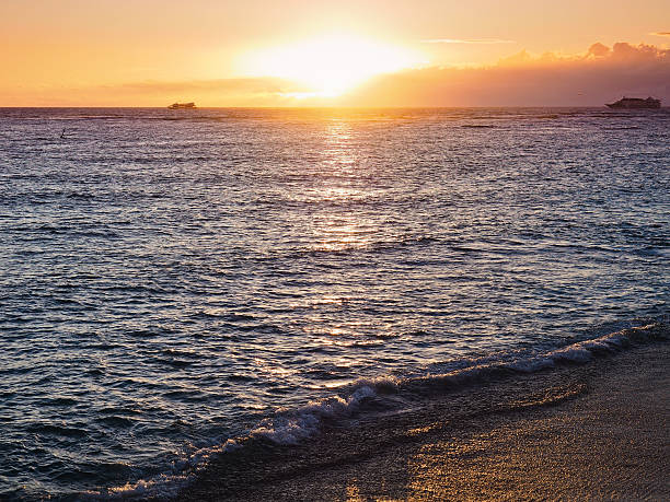 istock Sunset of Waikiki 483376297