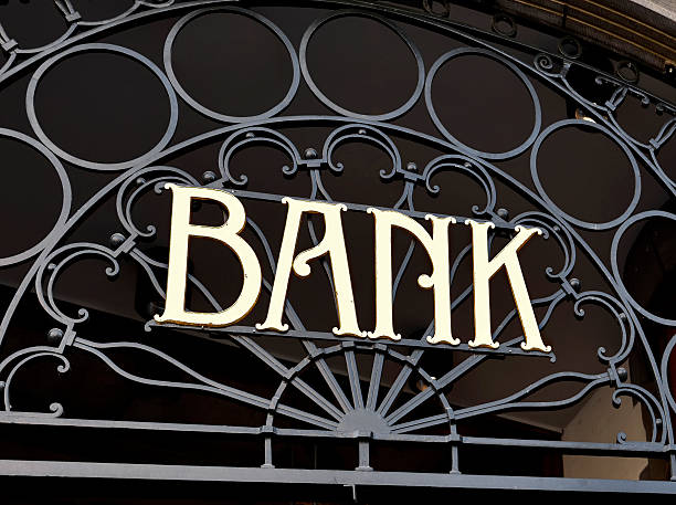 istock Old fashioned bank sign 483381618