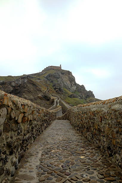 istock Gaztelugatxe road 483391161
