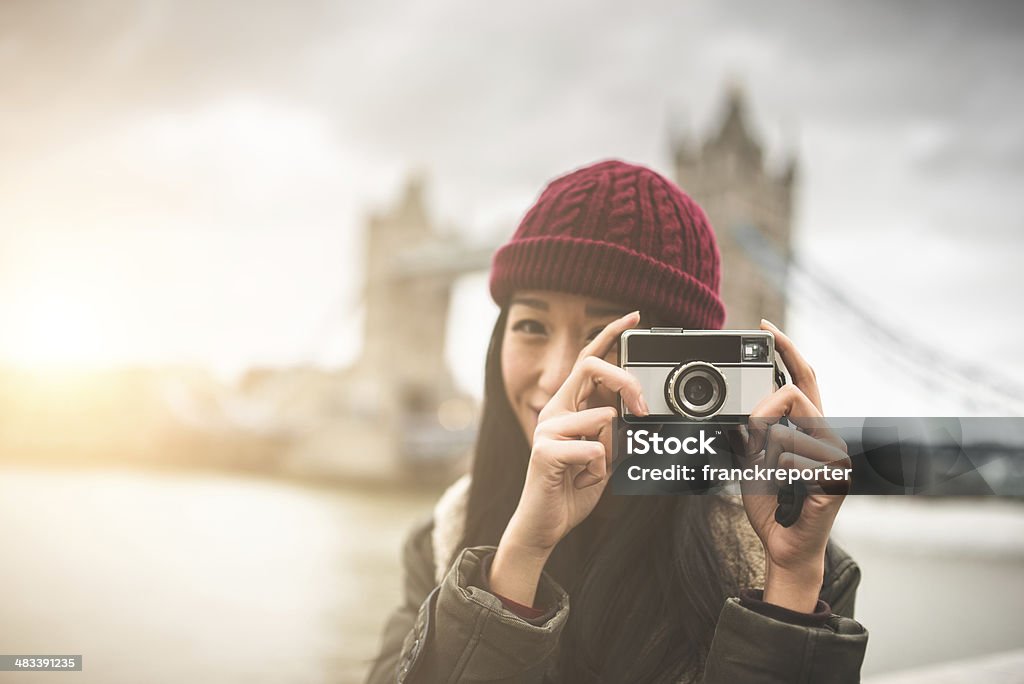 Chino mujer tomando en Londres - Foto de stock de 20 a 29 años libre de derechos