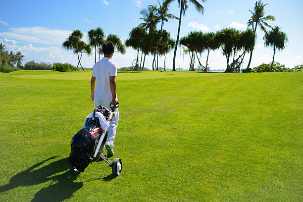 golf de sport - golf cart golf bag horizontal outdoors photos et images de collection
