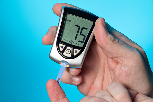 Testing glucose concentration in the blood with a blood glucose meter