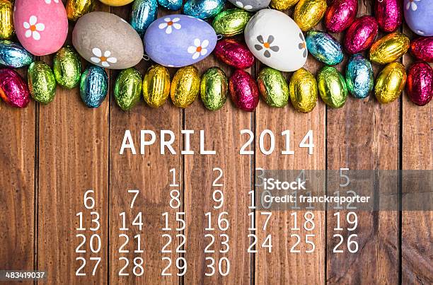 Abril De Calendário Com Ovos De Páscoa - Fotografias de stock e mais imagens de Abril - Abril, Amarelo, Calendário