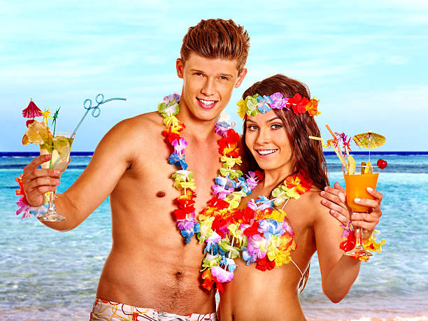 istock Couple with cocktail at Hawaii wreath beach 483420294