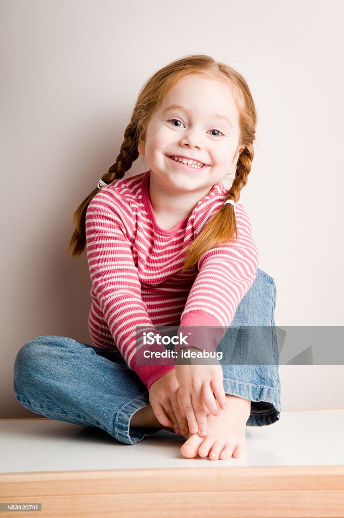 Sorridente feliz Pouco Cabelo Ruivo encantadoramente - Royalty-free 2-3 Anos Foto de stock