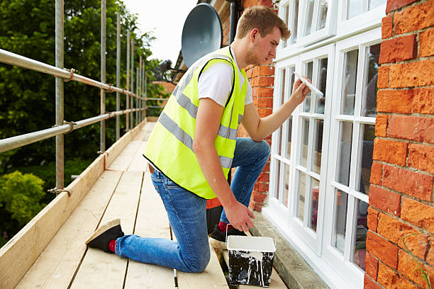 istock Decorator On Scaffolding Painting Exterior House Windows 483421722