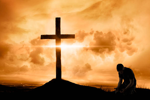 istock Kneeling at the Cross of Jesus 483425171