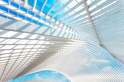 Futurista arquitectura de la estación de tren futurista, Liege Guillemins, Bélgica photo