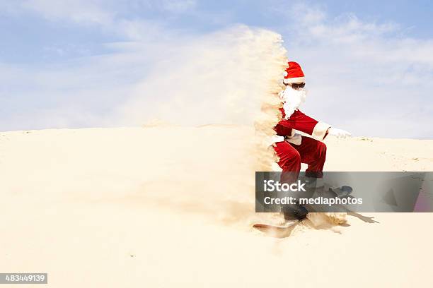 Sandboarden Santa Stockfoto und mehr Bilder von Sanddüne - Sanddüne, Snowboardfahren, Wüste