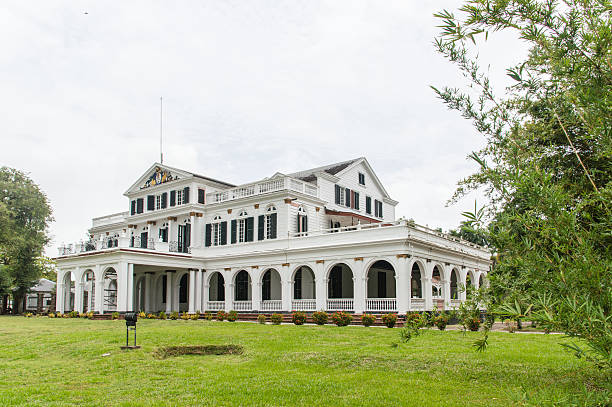 istock Gouvernementsgebouw 483453257
