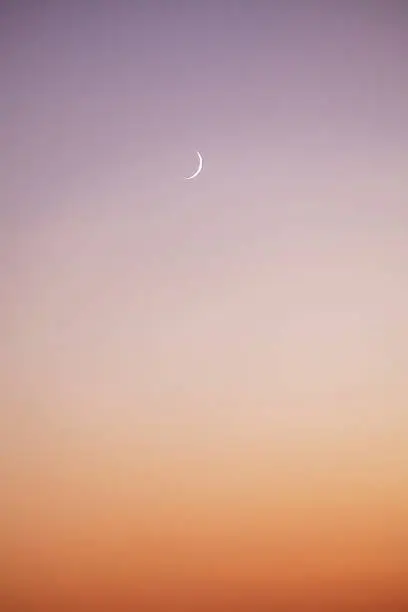 Moon sin sunset.