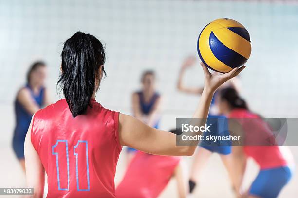 Volleyballspieler Mit Einem Ball Stockfoto und mehr Bilder von Volleyball - Mannschaftssport - Volleyball - Mannschaftssport, Volleyball - Spielball, Frauen