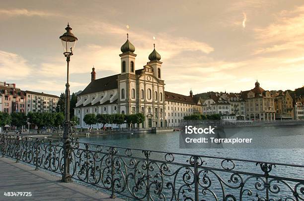 Barroco Catedral Em Lucerna Waterfront - Fotografias de stock e mais imagens de Lucerna - Lucerna, Suíça, Anoitecer