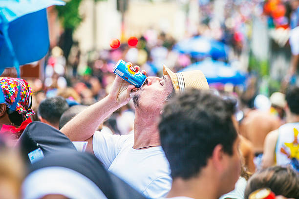 ulica karnawał tłum. - can drink can drink editorial zdjęcia i obrazy z banku zdjęć