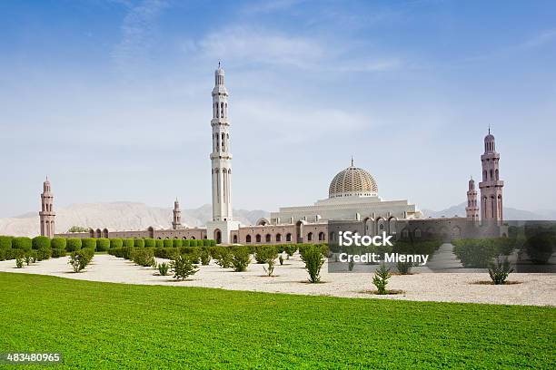 Foto de Grande Mesquita Do Sultão Qaboos Muscat Omã e mais fotos de stock de Omã - Omã, Grande Mesquita, Ajardinado