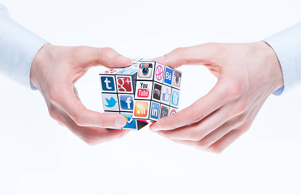 concept de réseau social - business facebook puzzle cube strategy photos et images de collection