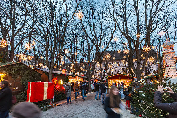 weihnachten in basel, schweiz - weihnachtsmarkt basel stock-fotos und bilder
