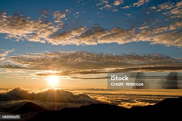 Haleakala Sunrise - zdjęcia stockowe i więcej obrazów Bez ludzi - Bez ludzi, Brzask, Chmura