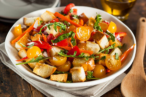 istock Traditional Healthy Panzanella Salad 483507059