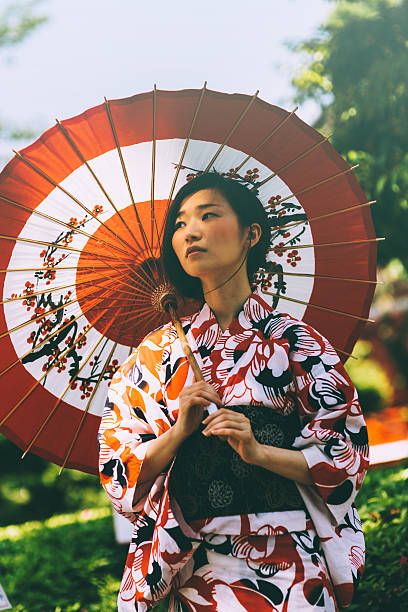 분재 가진 여자 엔진오일 종이우산 - parasol umbrella asian ethnicity asian culture 뉴스 사진 이미지