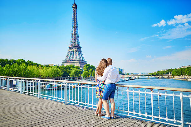 istock Young couple having a date in Paris, France 483523910