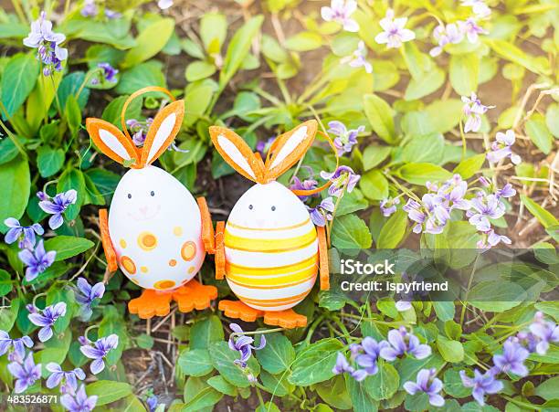 Bunnies Páscoa E Ovos - Fotografias de stock e mais imagens de Amarelo - Amarelo, Animal, Arranjo