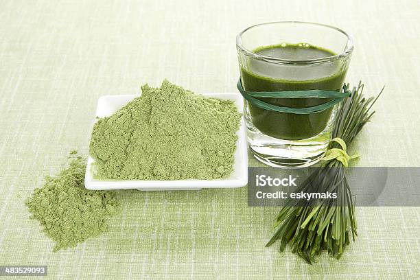 Verde Complementos Alimenticios Foto de stock y más banco de imágenes de Alimento - Alimento, Antioxidante, Bacteria spirulina