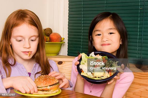 Orgullosos De Hacer La Elección Saludable Foto de stock y más banco de imágenes de 6-7 años - 6-7 años, 8-9 años, Alimento