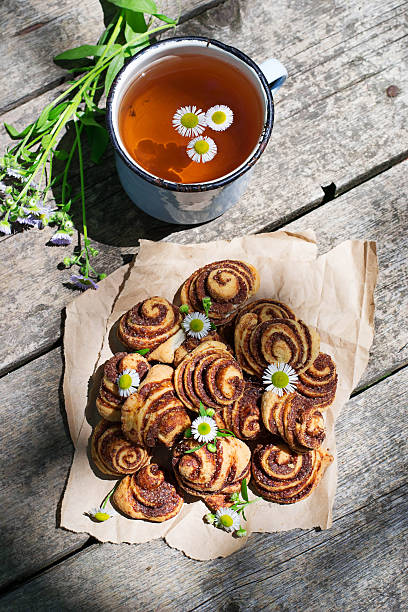 istock Sweet homemade cinnamon roll cookie 483536082