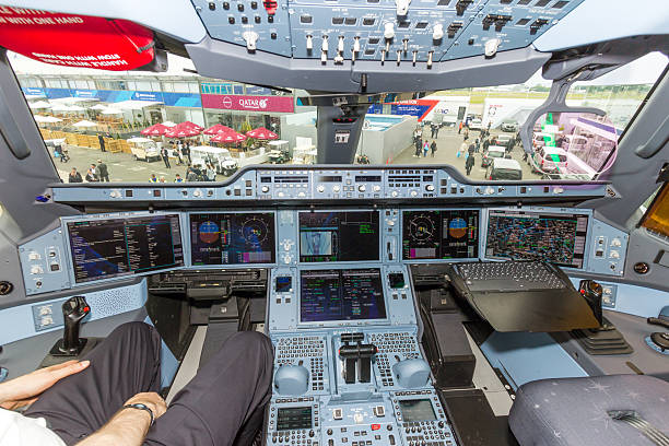 airbus a350 cockpit - qatar airways 個照片及圖片檔