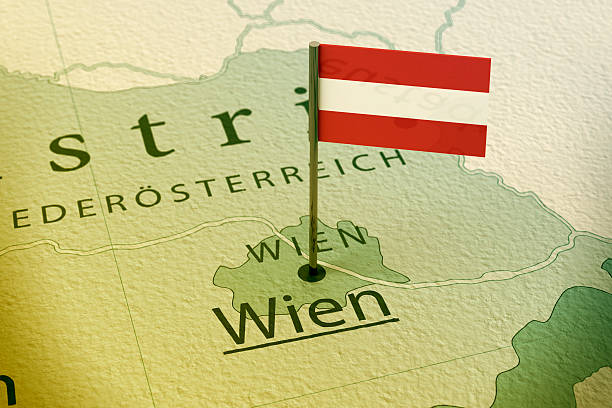 viena áustria pin mapa vintage bandeira - austria vienna map horizontal imagens e fotografias de stock