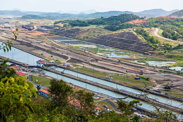 곳은 미라플로레스 락스 파나마운하, - panama canal panama container ship industrial ship 뉴스 사진 이미지