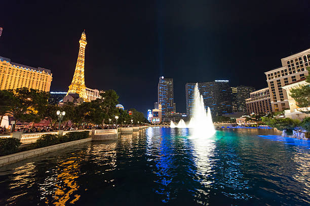 fontana di las vegas show - the cosmopolitan of las vegas foto e immagini stock