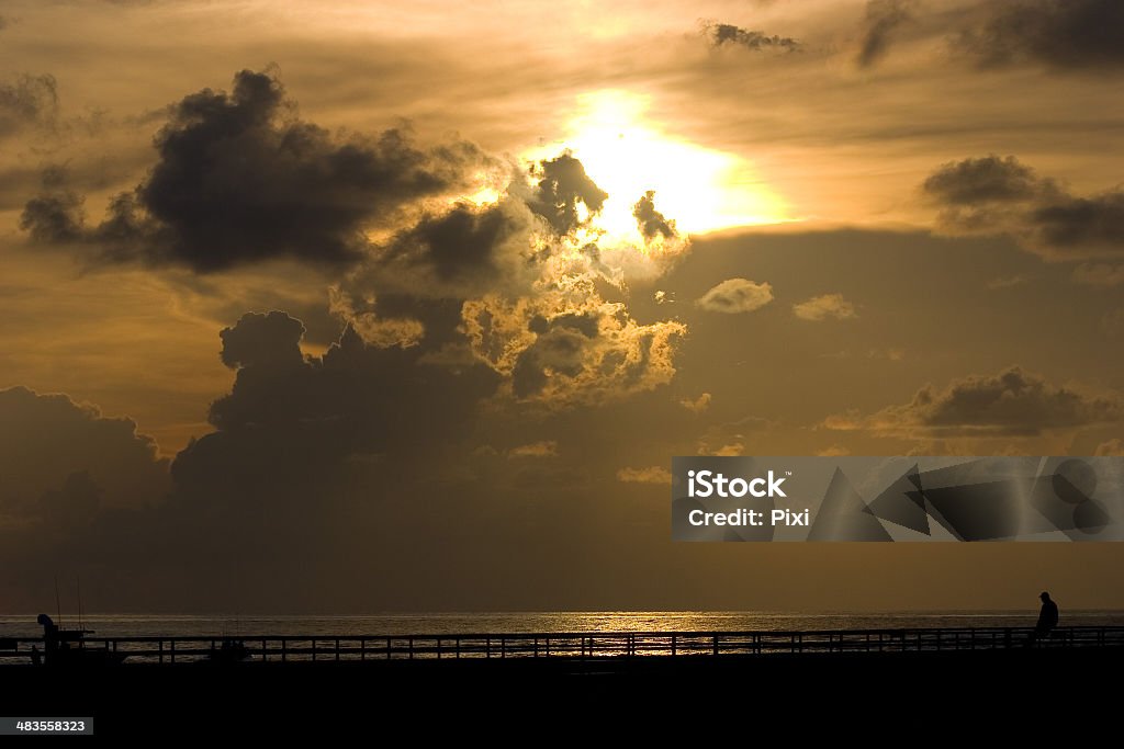Plage au lever du soleil sur la crique - Photo de Angle aigu libre de droits