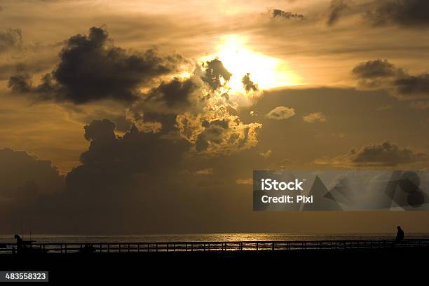 Photo libre de droit de Plage Au Lever Du Soleil Sur La Crique banque d'images et plus d'images libres de droit de Angle aigu - Angle aigu, Beauté de la nature, Bras de mer - Caractéristiques côtières