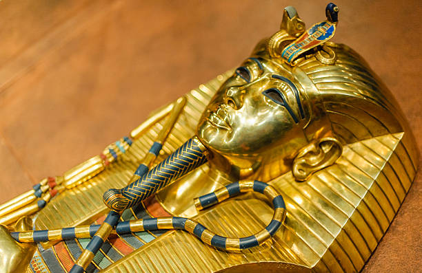 golden máscara de el de tutankamón - death mask of tutankhamun fotografías e imágenes de stock