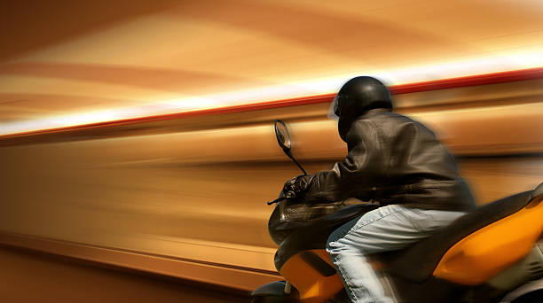 motocicletta rider nel movimento - moto veloce foto e immagini stock