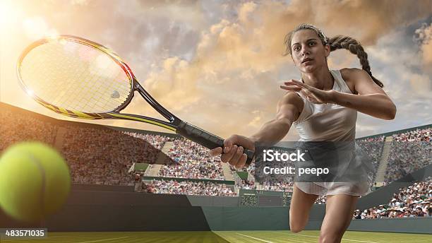 Mujer Jugador De Tenis Sobre La Huelga Bola Foto de stock y más banco de imágenes de Tenis - Tenis, Wimbledon, Movimiento