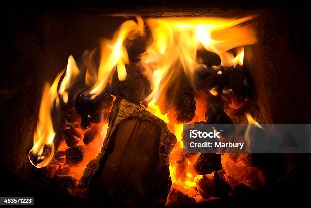 Węgiel Pożar - zdjęcia stockowe i więcej obrazów Bez ludzi - Bez ludzi, Biznes finanse i przemysł, Fotografika