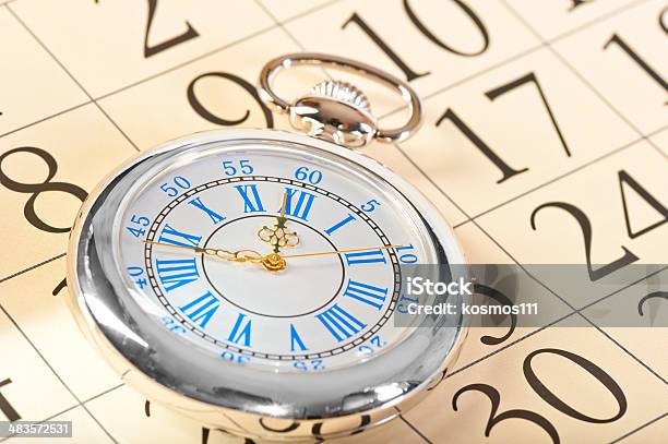 美しいウォッチブルーの時計の文字盤とゴールドの手 - 12時のストックフォトや画像を多数ご用意 - 12時, カットアウト, カレンダー
