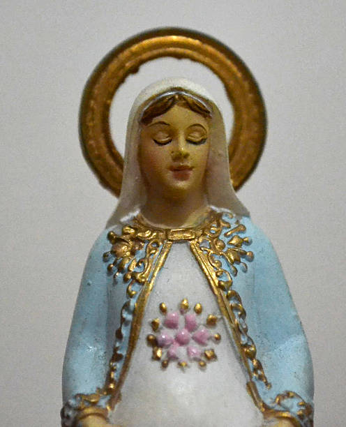 istock Statue of Virgin Mary 483573193