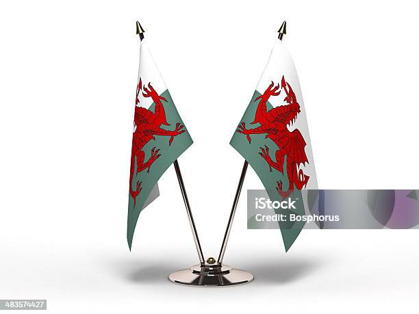 Foto de Miniatura Bandeira Do País De Gales Isolado e mais fotos de stock de Bandeira - Bandeira, Bandeira Galesa, Bandeira nacional