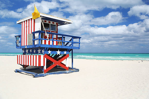 istock Lifeguard hut painted in stars & stripes, Miami Beach 483574869