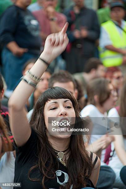 Young Girl Protester Foto de stock y más banco de imágenes de Manifestante - Manifestante, Adolescente, Enseñar