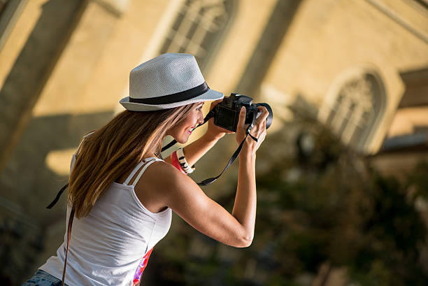 istock Woman Photographer 483575734