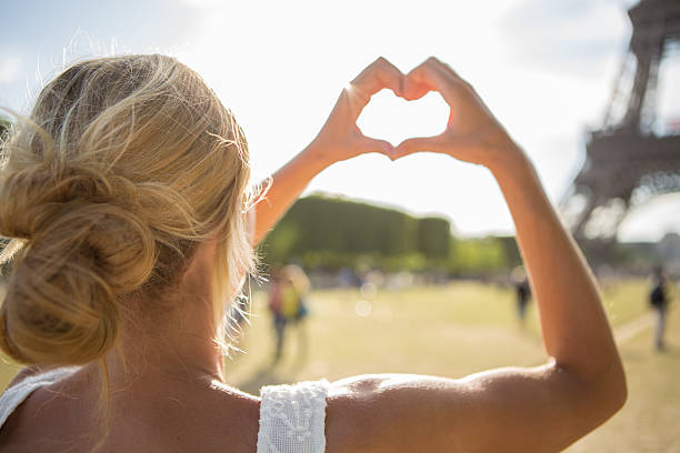 istock Young woman loving Paris-Eiffel tower 483583850