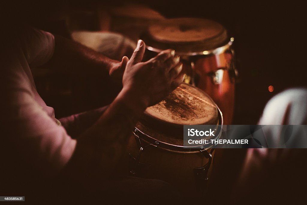 Jouant congas - Photo de Conga libre de droits