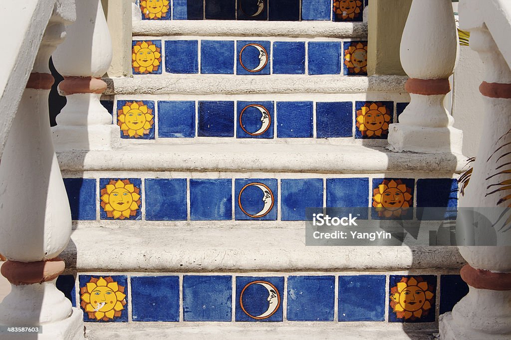 Geflieste Treppe mit Sonne, Mond-Motiv, Playa Del Carmen, Mexiko - Lizenzfrei Keramik Stock-Foto