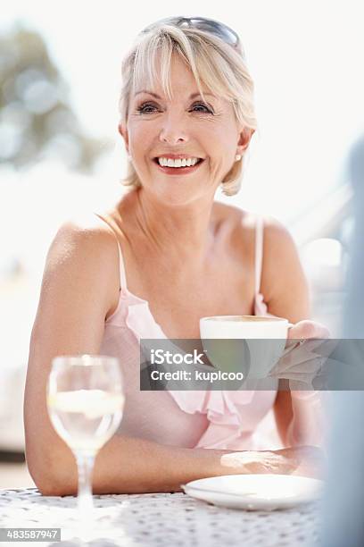 Foto de Nada Supera Uma Boa Xícara De Café e mais fotos de stock de 60 Anos - 60 Anos, Adulto, Almoço