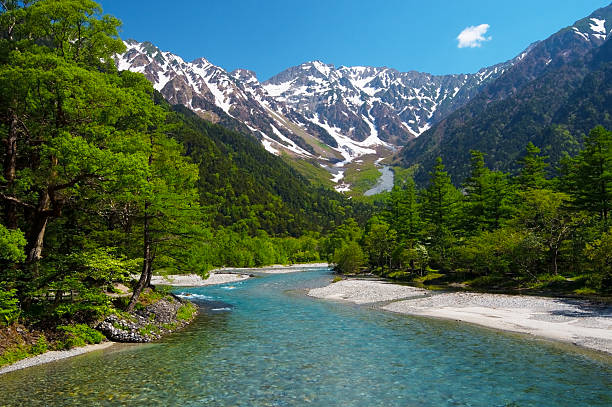 a vista da ponte kappabashi - kamikochi national park - fotografias e filmes do acervo